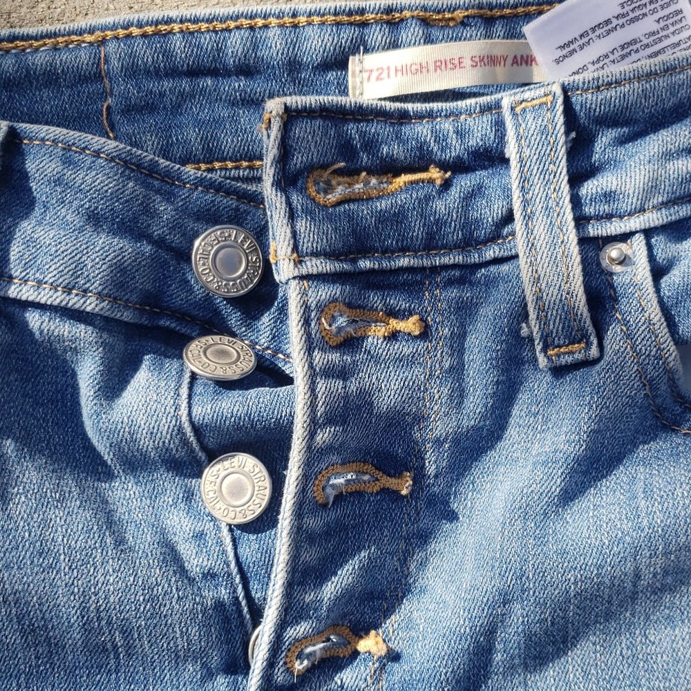 Levis high rise skinny ankle